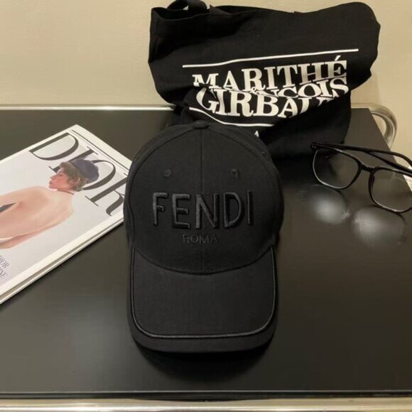 Fendi Casual Baseball Cap - Adjustable Velcro Strap with Signature Logo - Picture 1 of 8